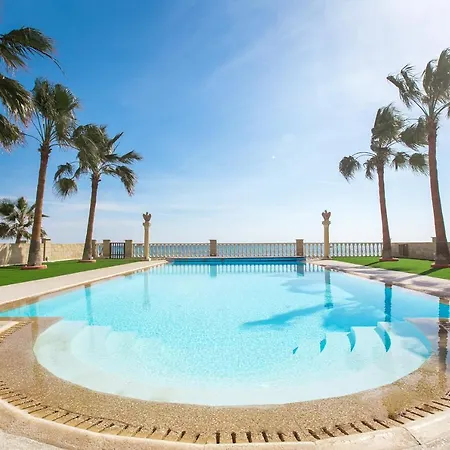 Pearl 4 Bedroom Villa * Λάρνακα