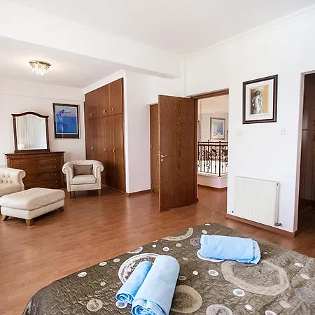 Pearl 4 Bedroom Villa Βίλα Λάρνακα